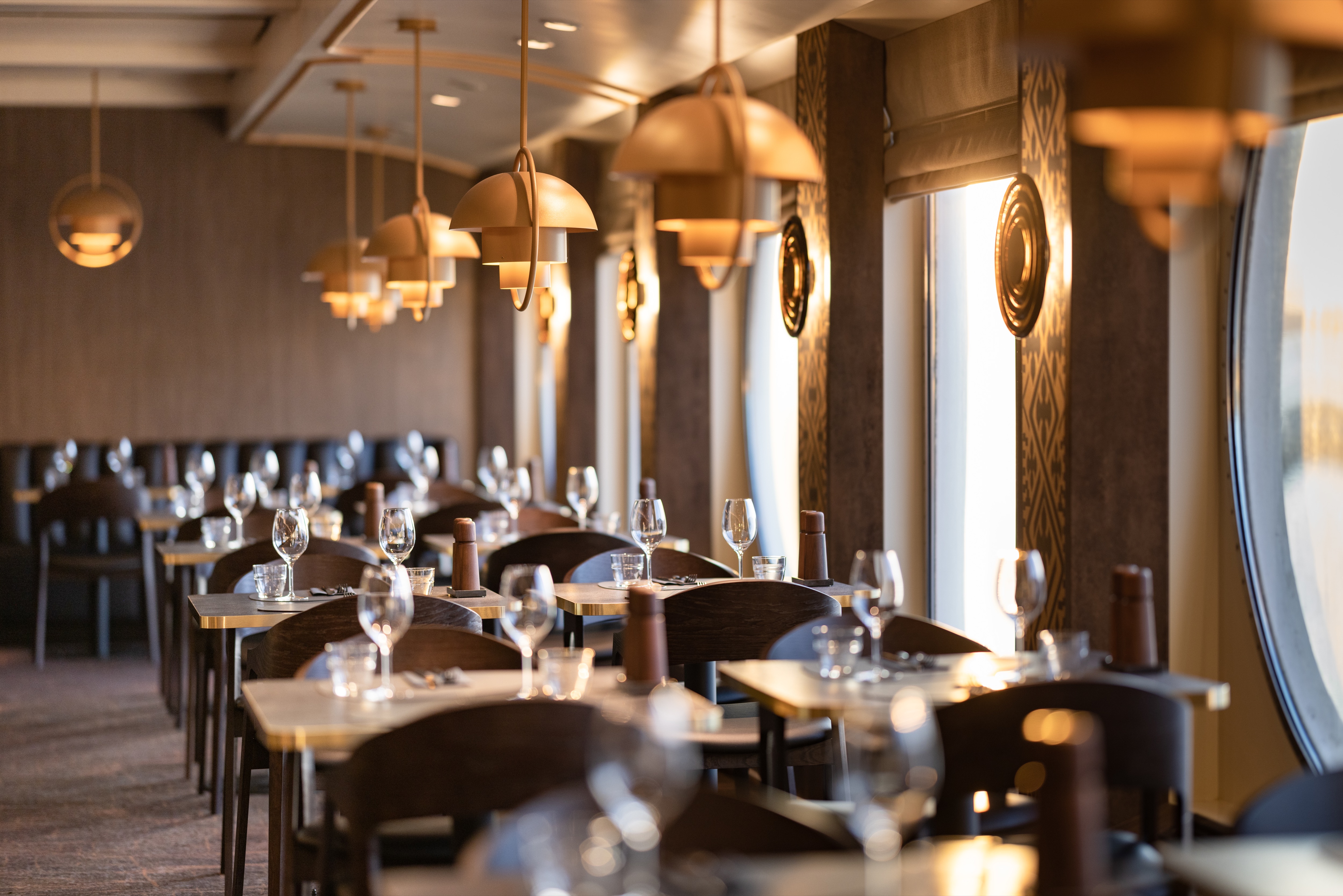 MS Trollfjord - Brasserie Árran
